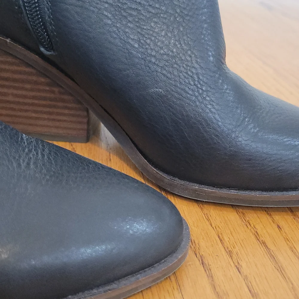 Lucky Brand sleek black
