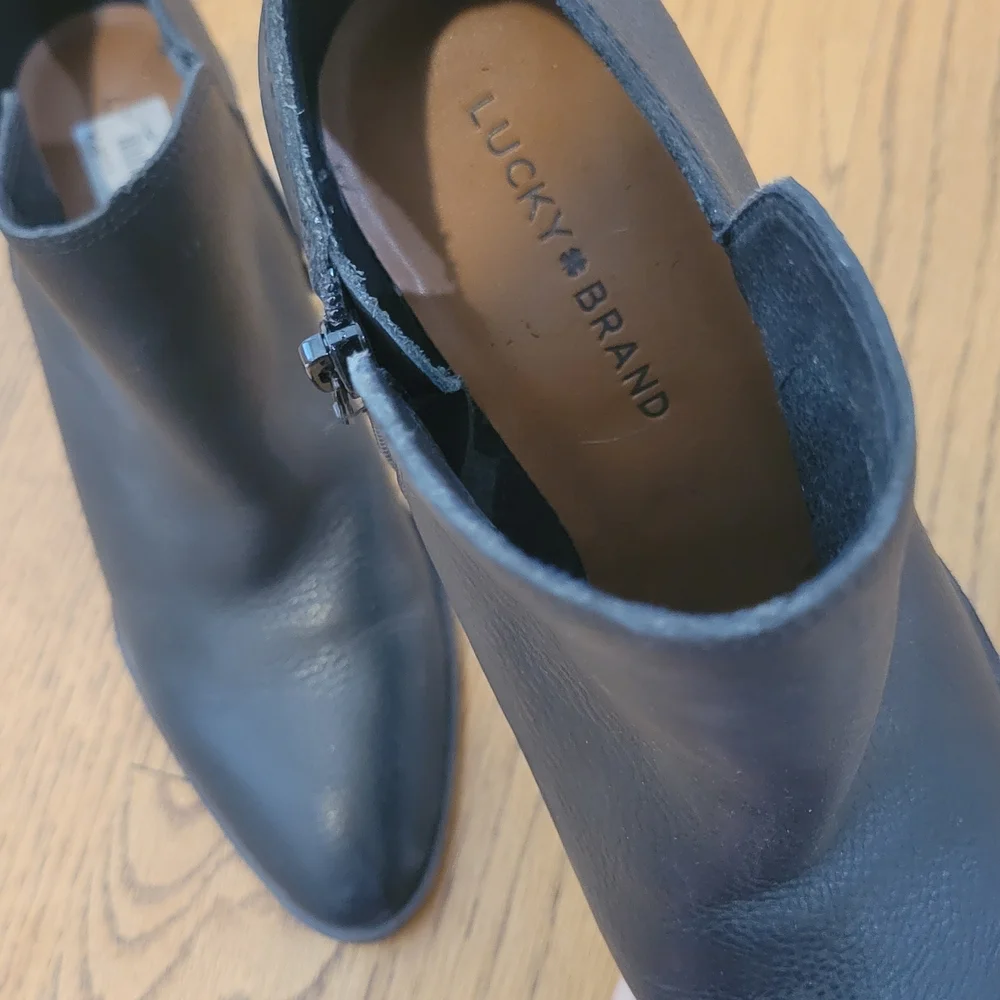 Lucky Brand sleek black
