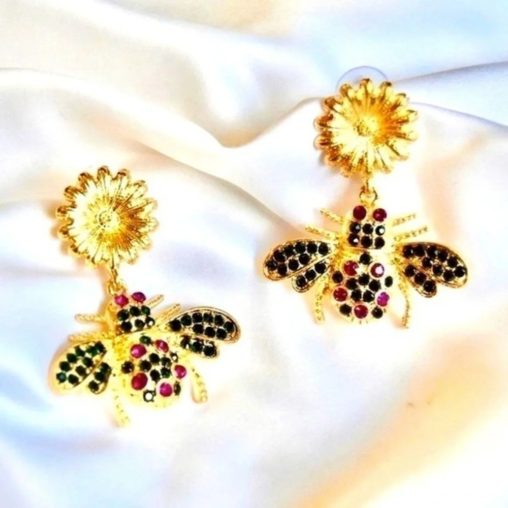 N/A insect earrings