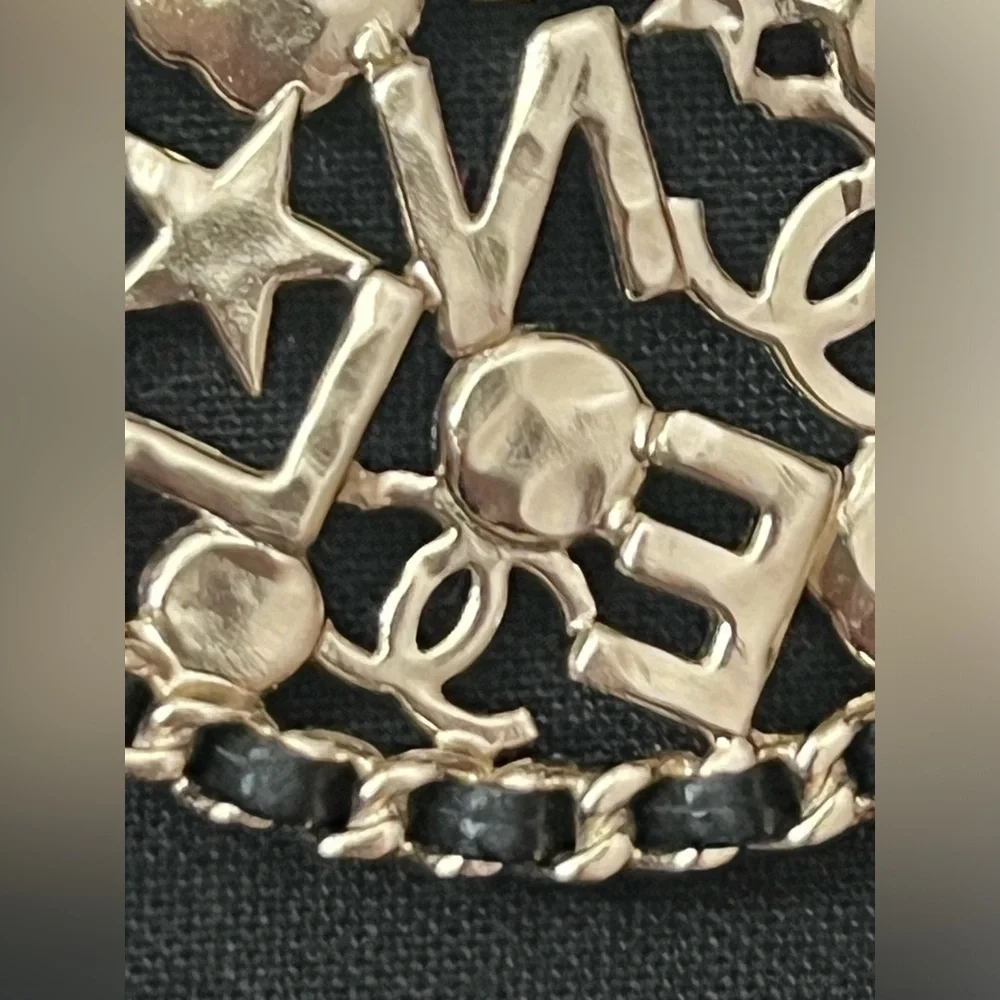 CHANEL pendant necklace