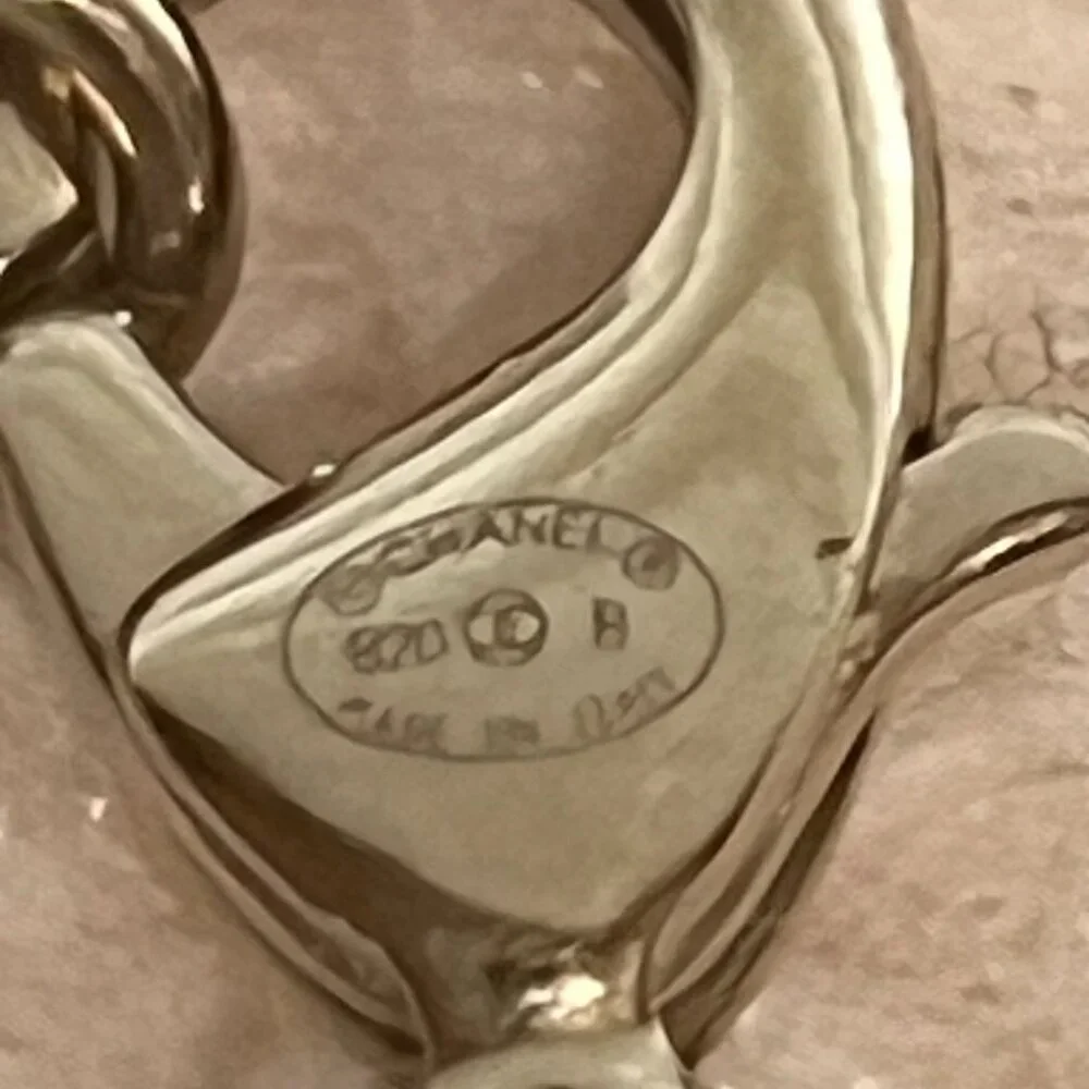 CHANEL pendant necklace
