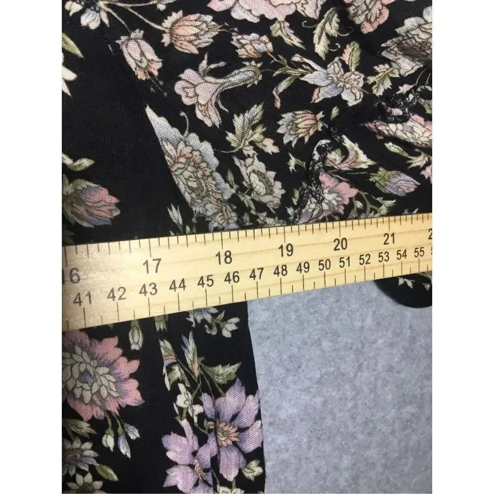 American Eagle Outfitters measurements chest