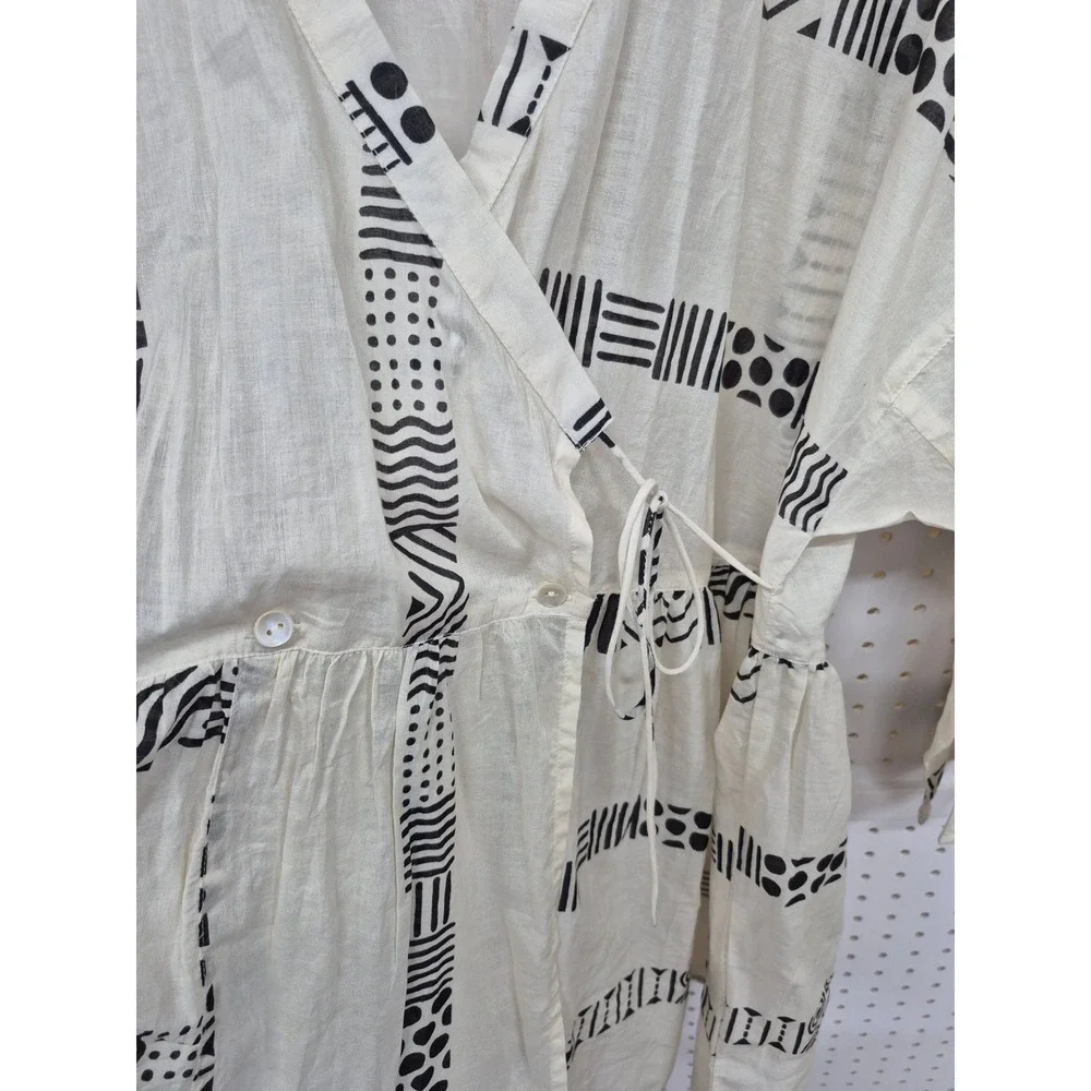 Gudrun Sjoden offers neckline tunic