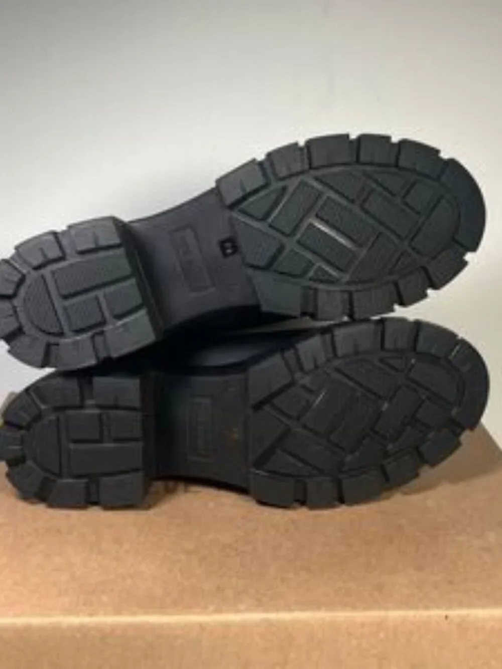 Steve Madden leather upper