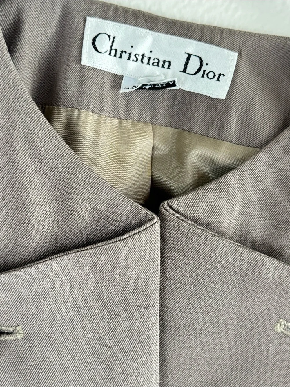 Dior description elegant