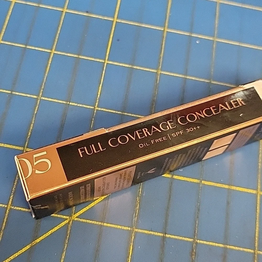 Oz E Lab mint concealer