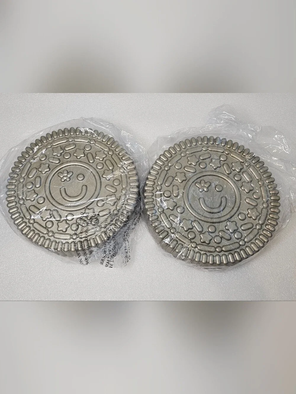 Williams Sonoma x Flour Shop Cookies N' Cream Cakewich Pans Set