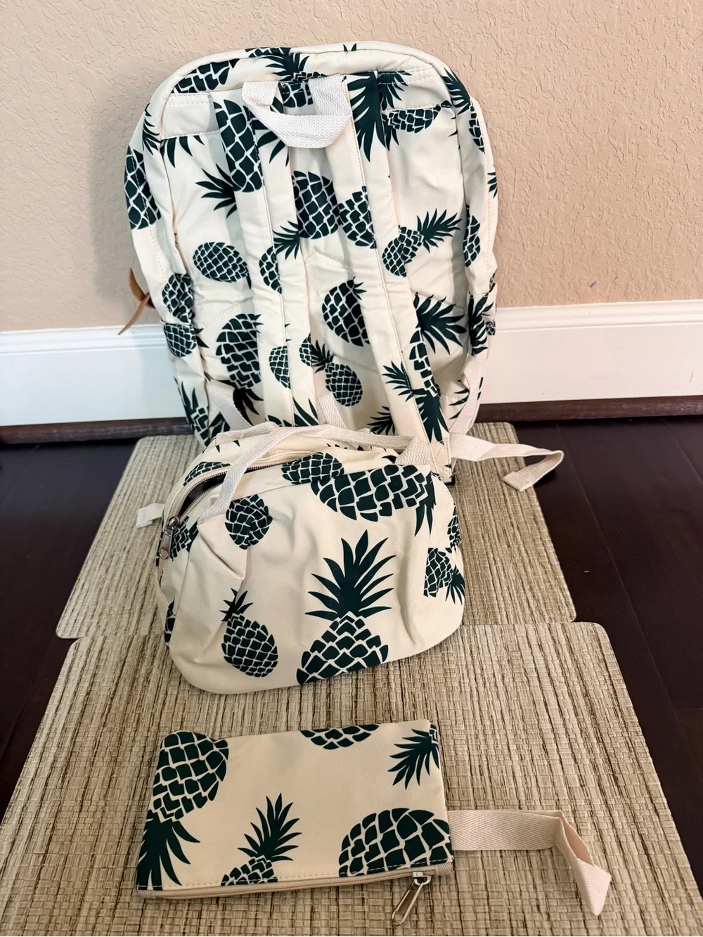 N/A pineapple girls