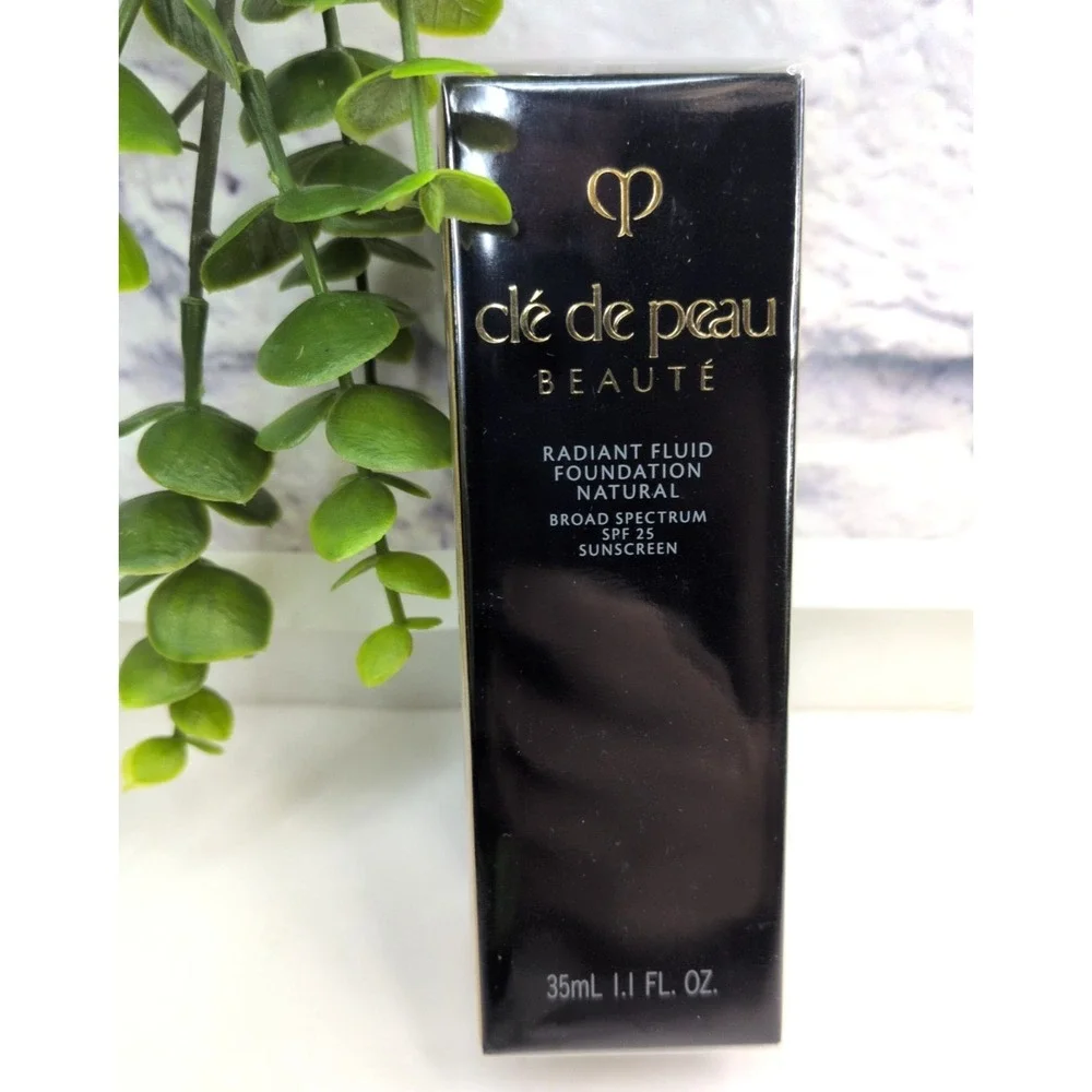 NIB!🥰CLE DE PEAU BEAUTE Radiant Fluid‎ Foundation o40 Light Tan ocher 1.1oz SPF