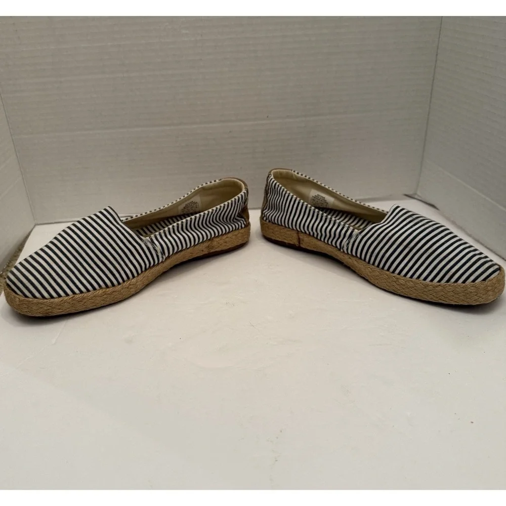 Easy Spirit Cute Canvas Slip Ons Blue And White Stripes‎ Size 8