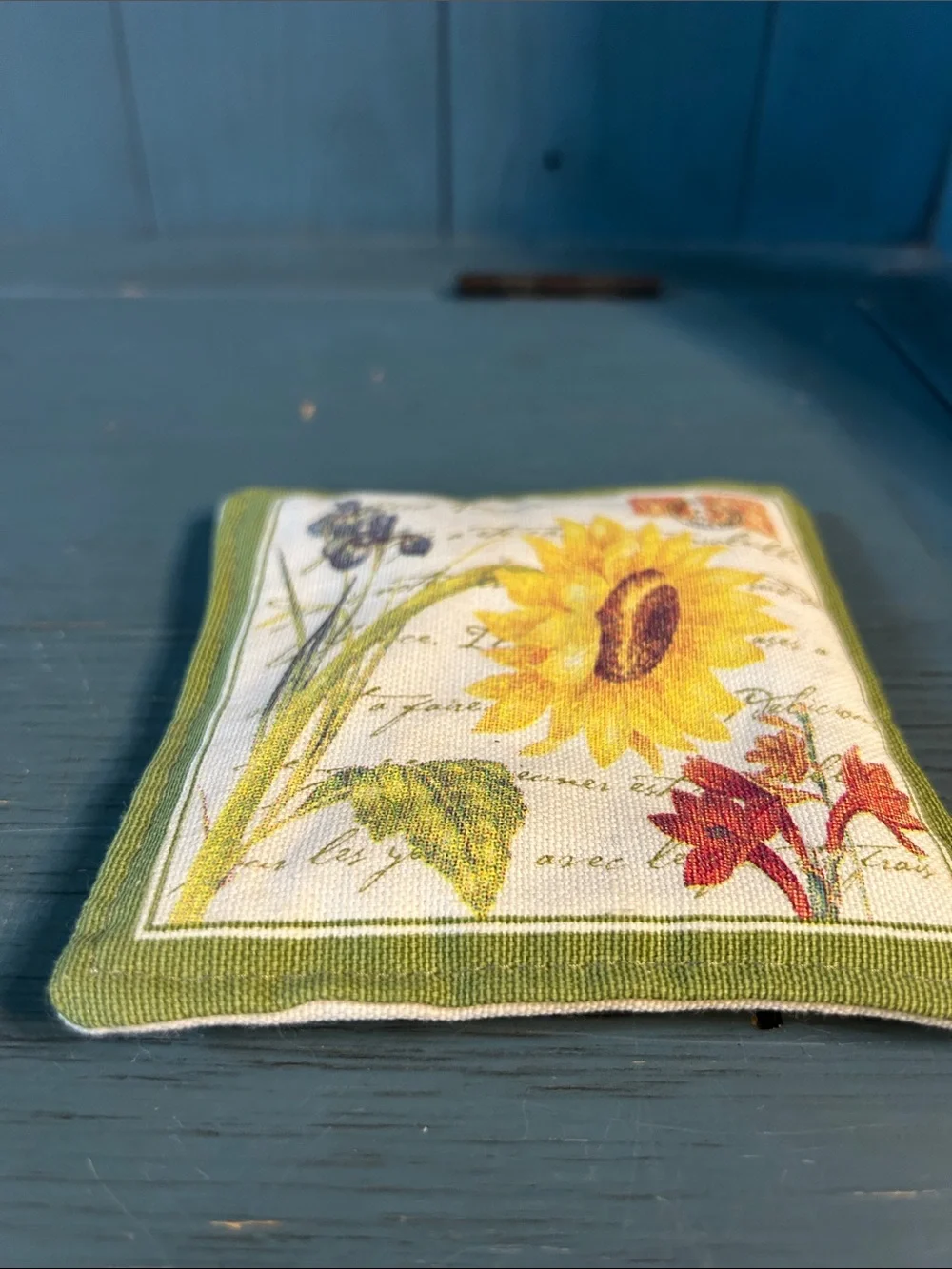 Alice Cottage decorative small