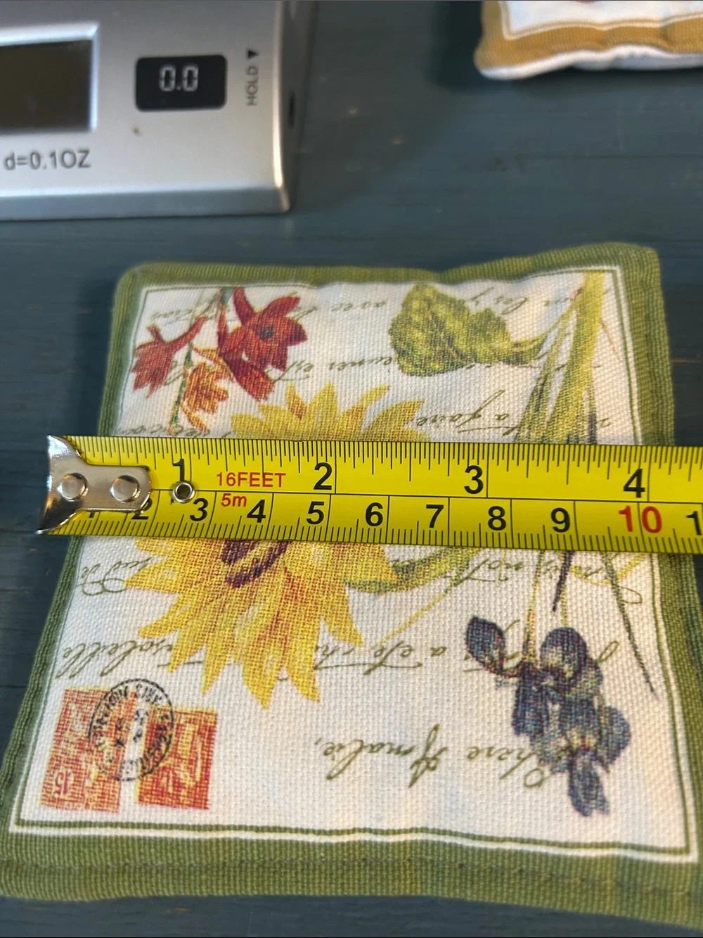 Alice Cottage decorative small