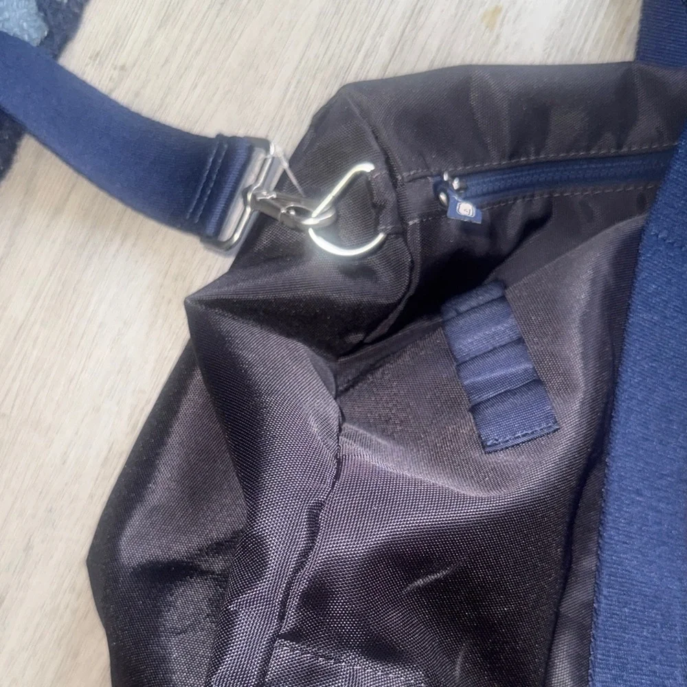 Vineyard Vines elegant duffel