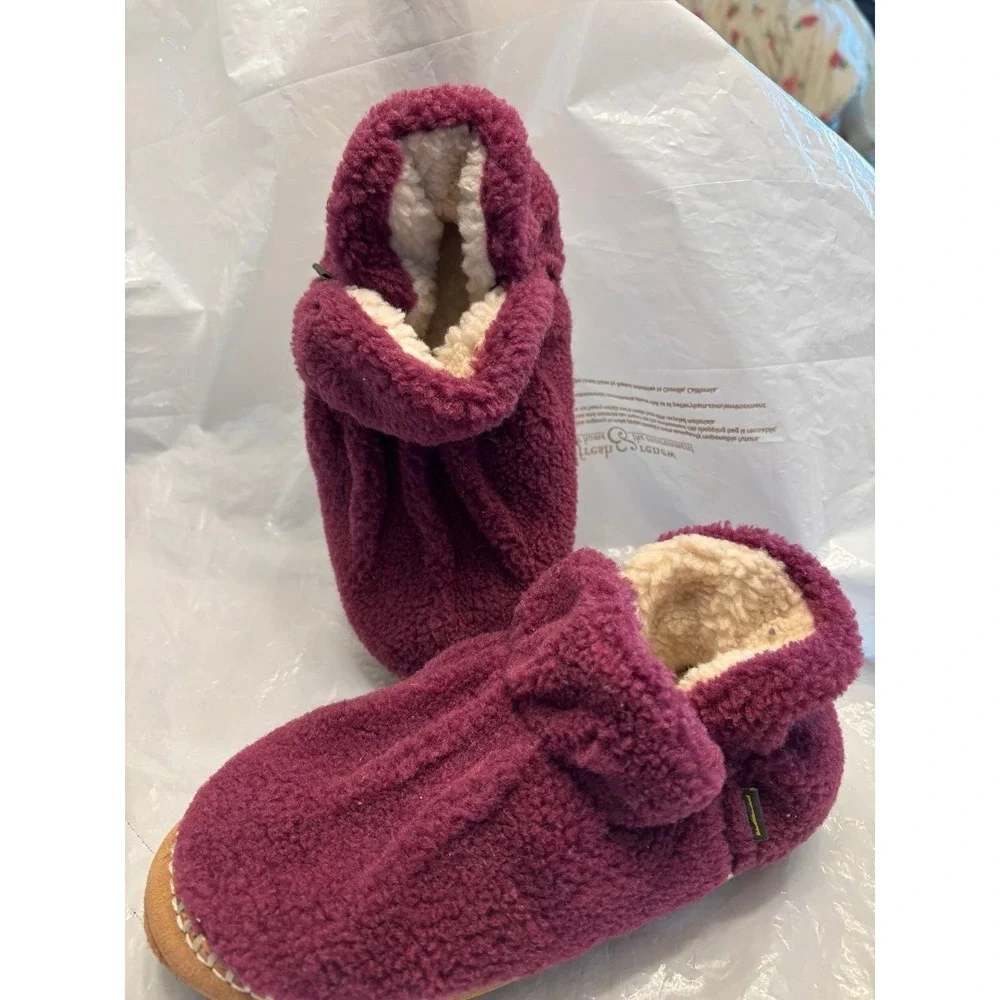 L.L. Bean Berry Slippers Size 5-6‎