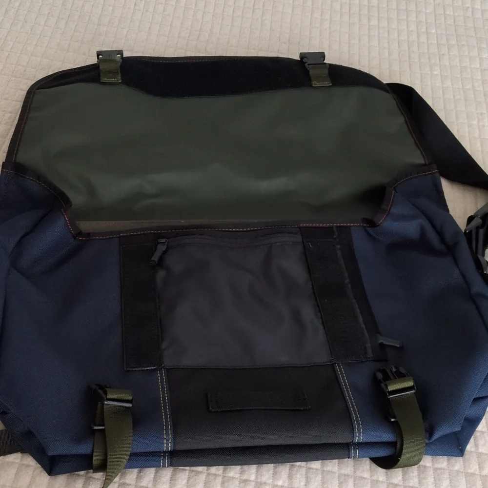 Timbuk2 reposhing this