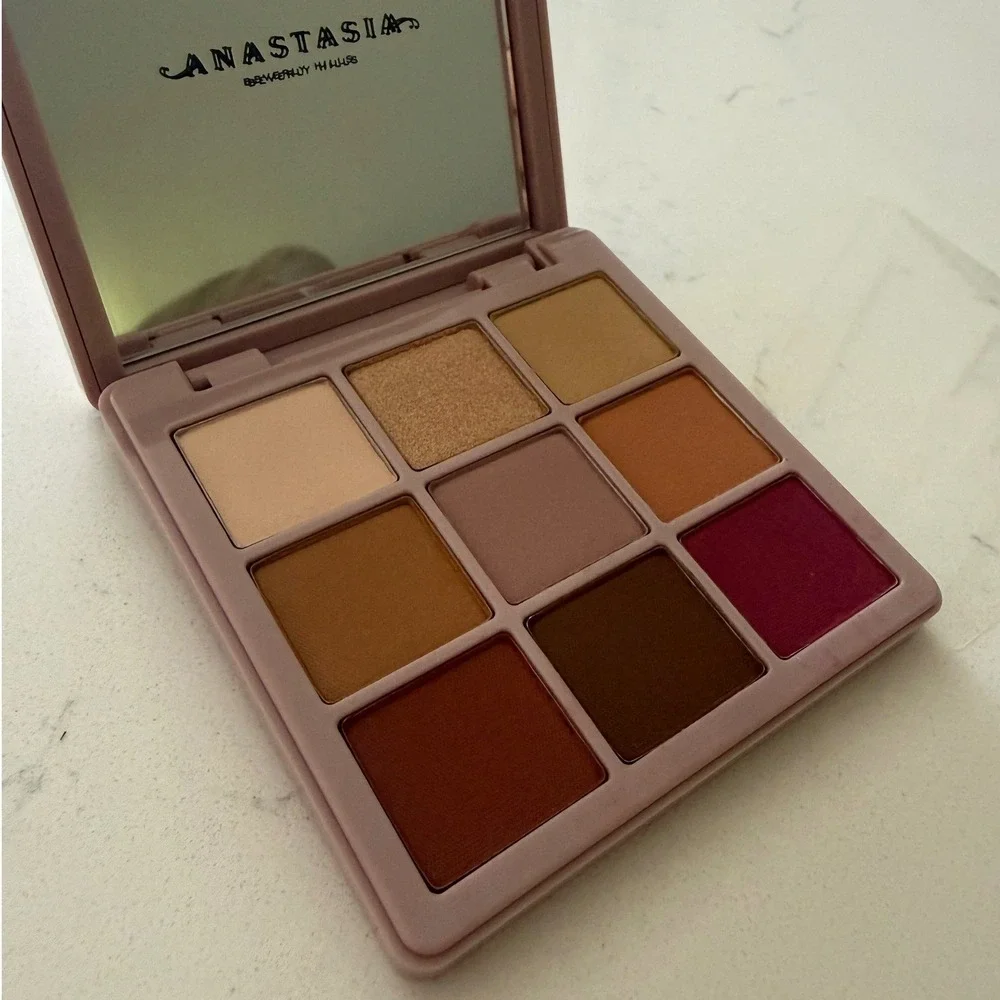 Anastasia Beverly Hills brand new