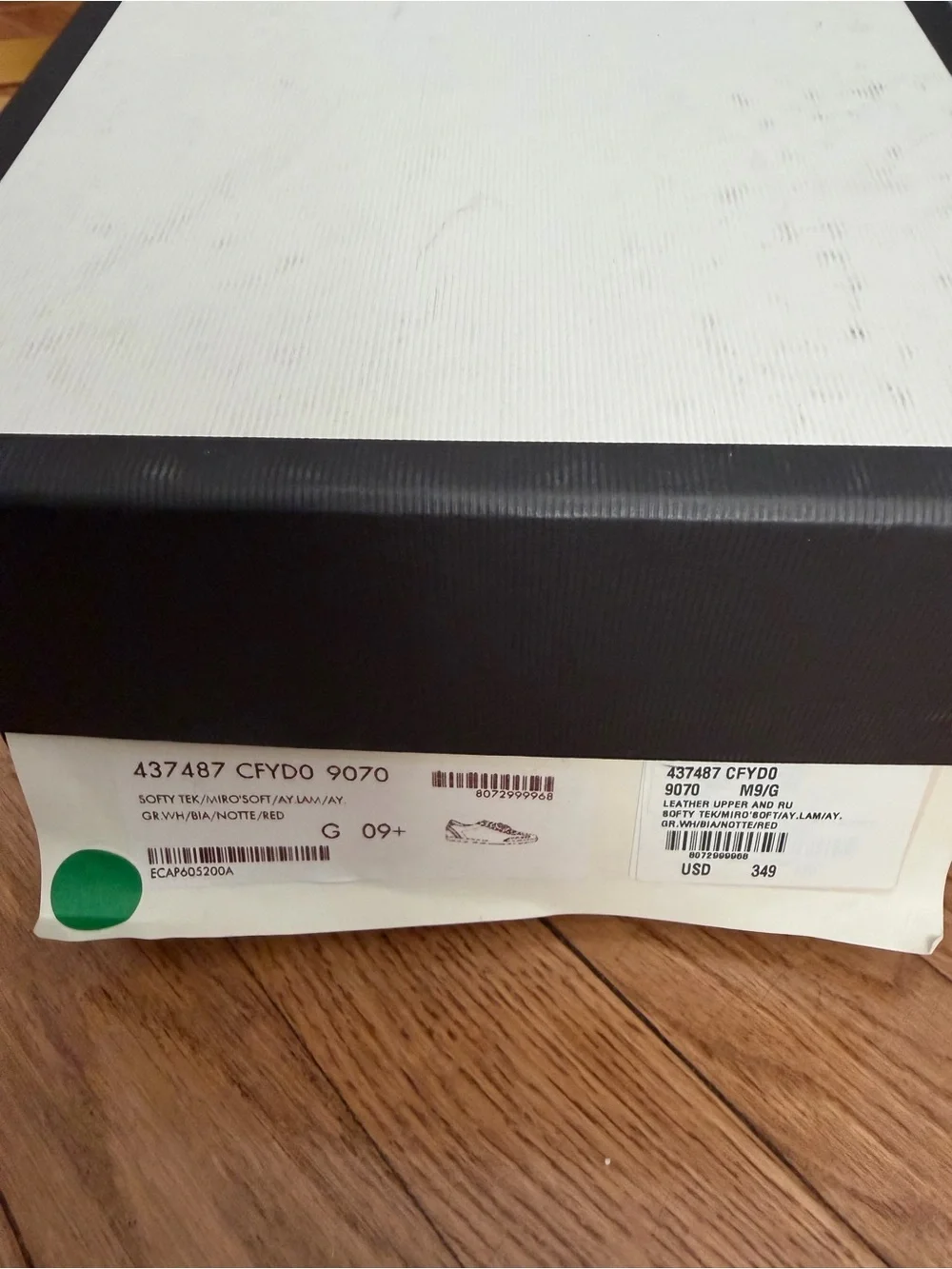 Gucci red tongue gum