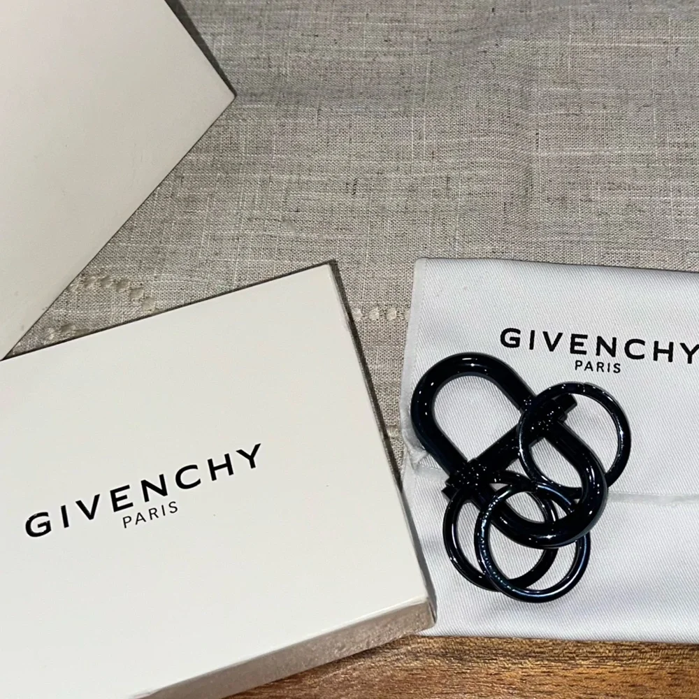 Givenchy ring spring
