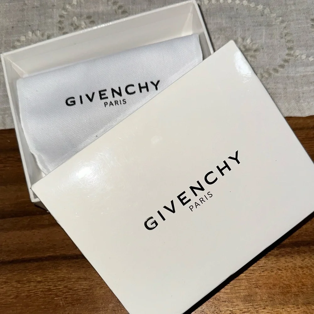 Givenchy ring spring