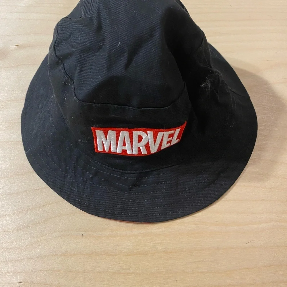 Marvel reversible bucket