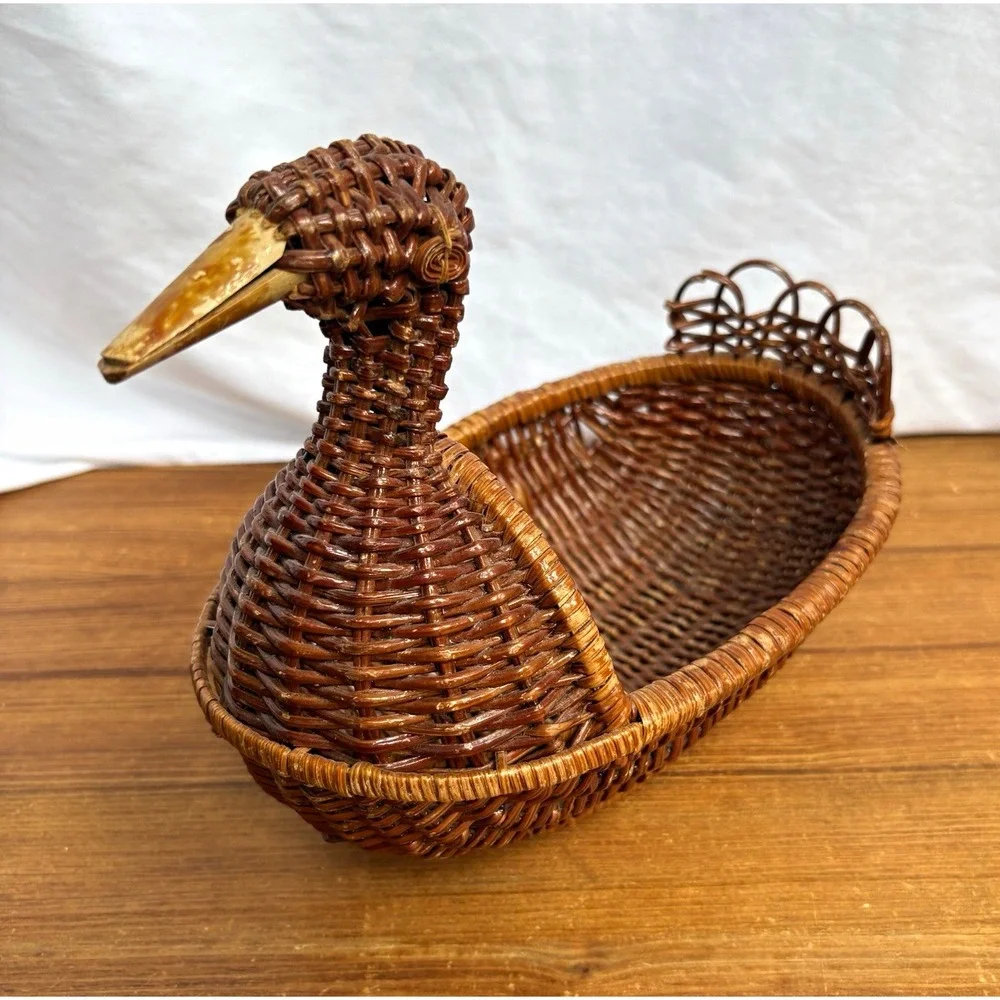 Vintage Wicker Duck Shaped Basket Handwoven Rattan Decorative Tray 8