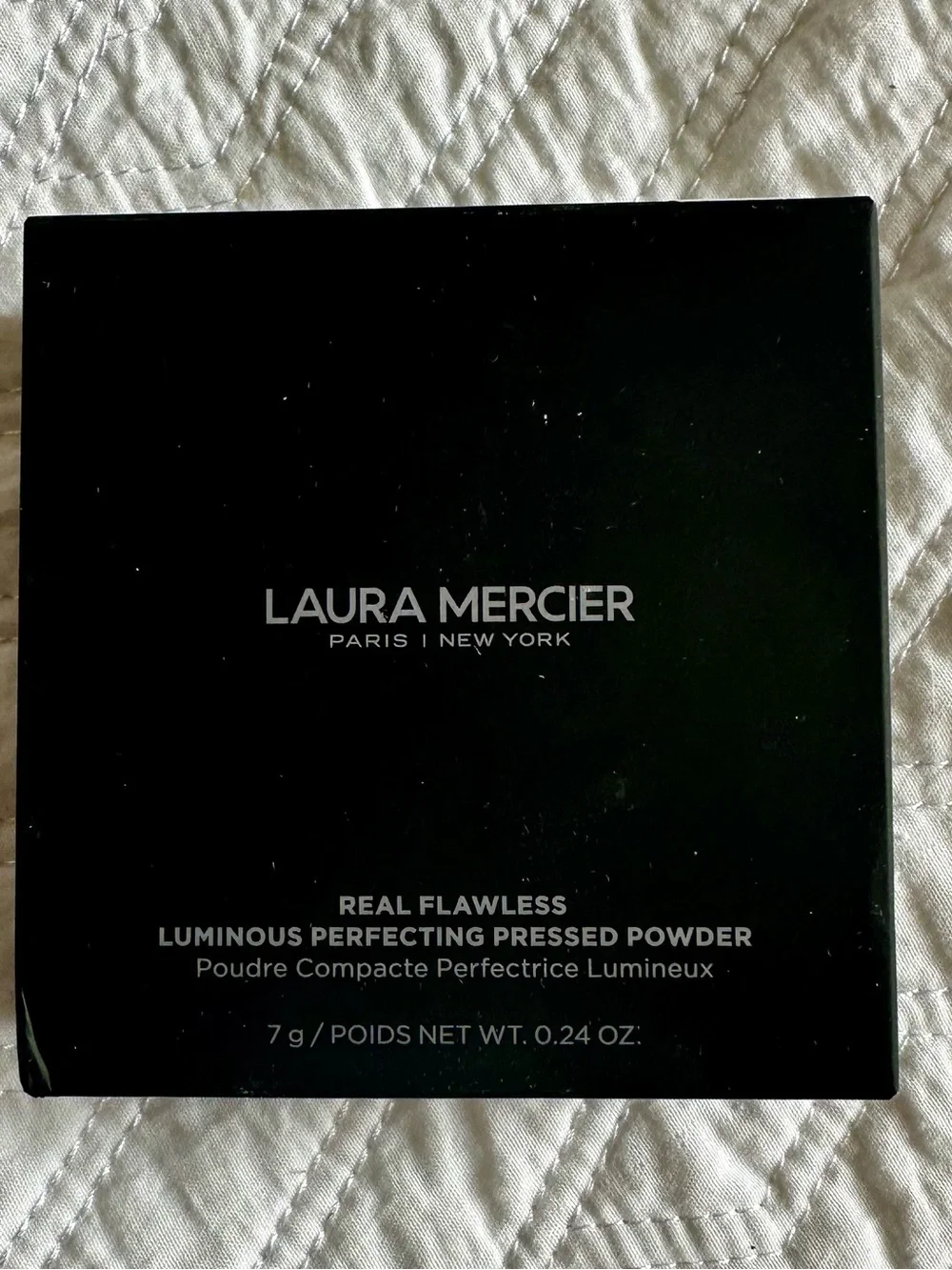 laura mercier Black Luminous Perfecting Pressed Powder Compact