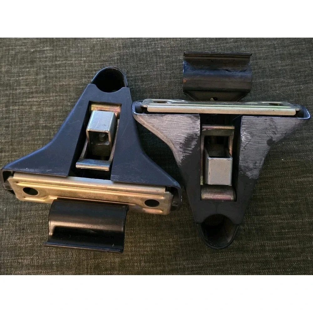 Yakima Roof Rack LowRider Towers Pair Large Rail Mount Feet