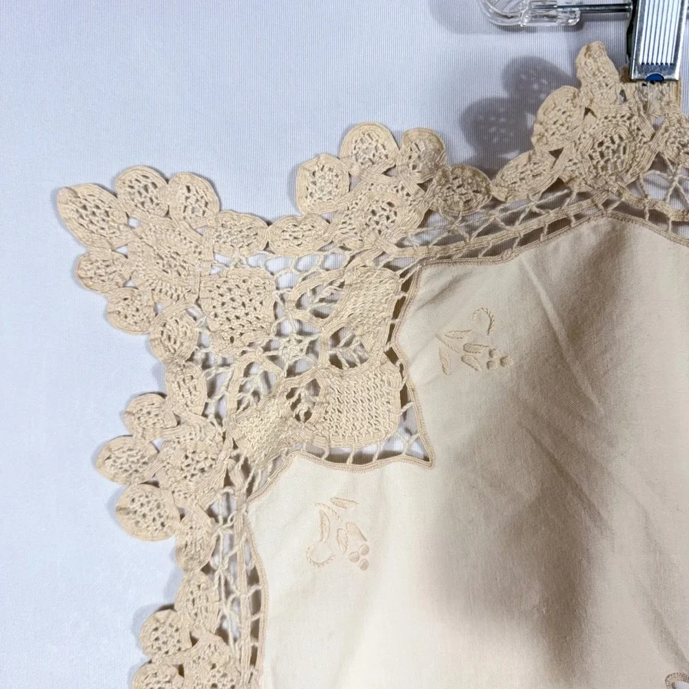 Vtg Linen Tea Tablecloth Handmade Crochet Lace Trim‎ Cutwork Embroidery Cream