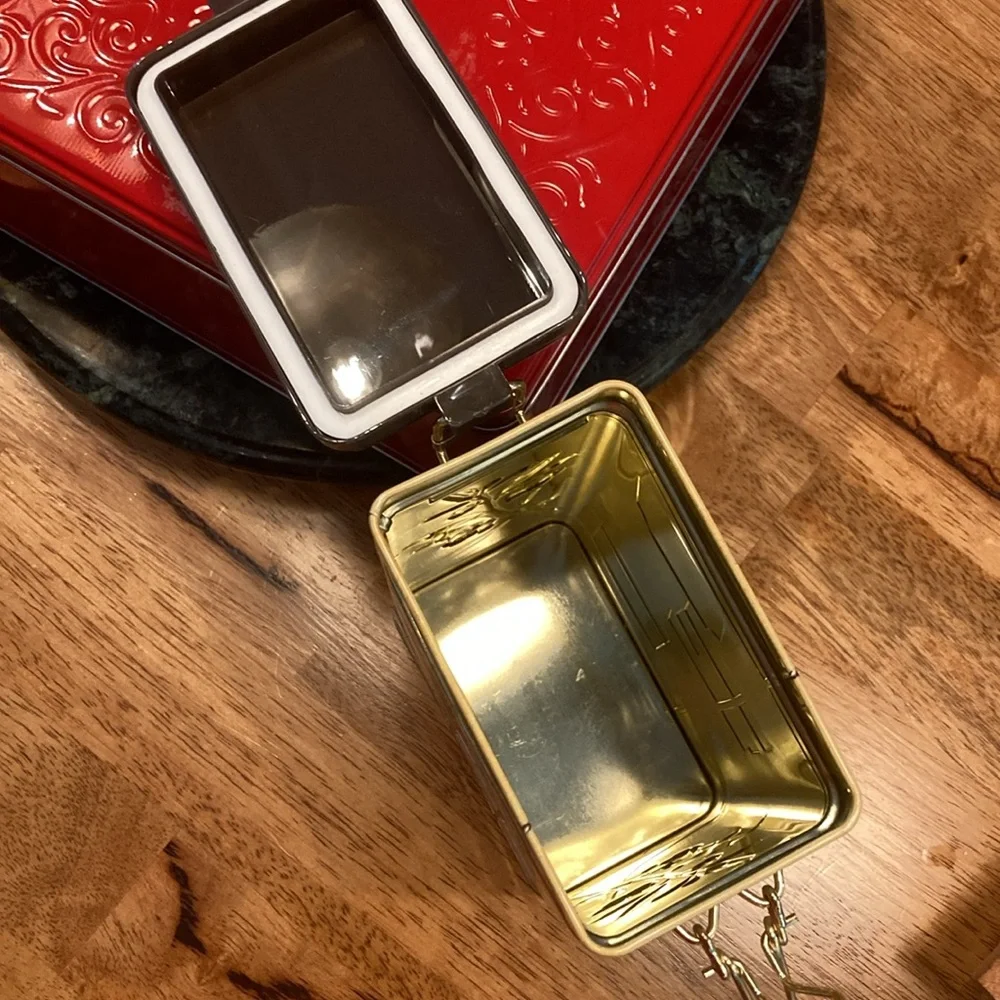 Set of tins