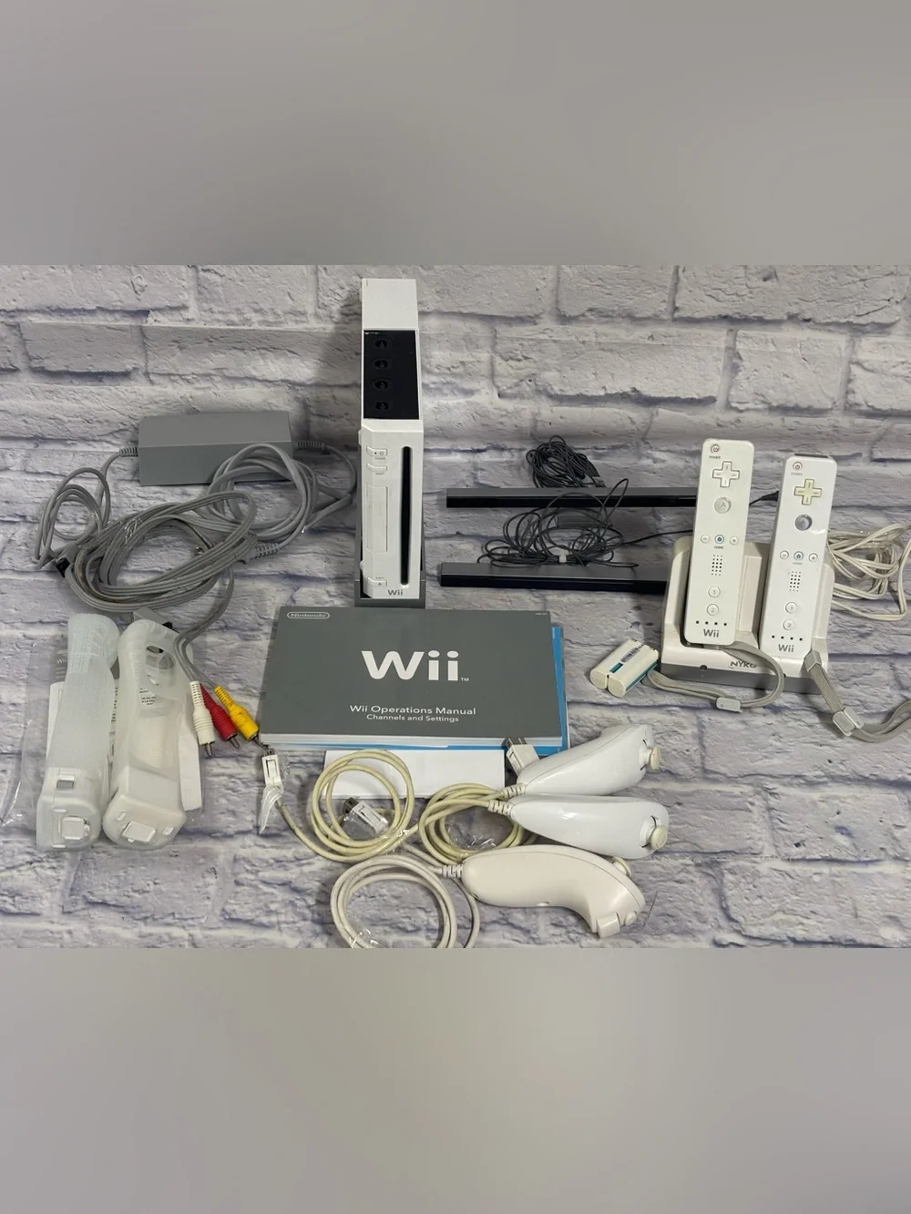 Nintendo Wii Bundle (RVL-001) White 2 Controllers & 3 Nunchucks & 2 Sensors Read