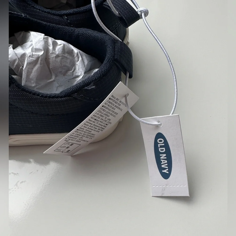 NWT Old Navy Blue Double Strap Unisex Boy’s Toddler Sneakers Shoes Size 6