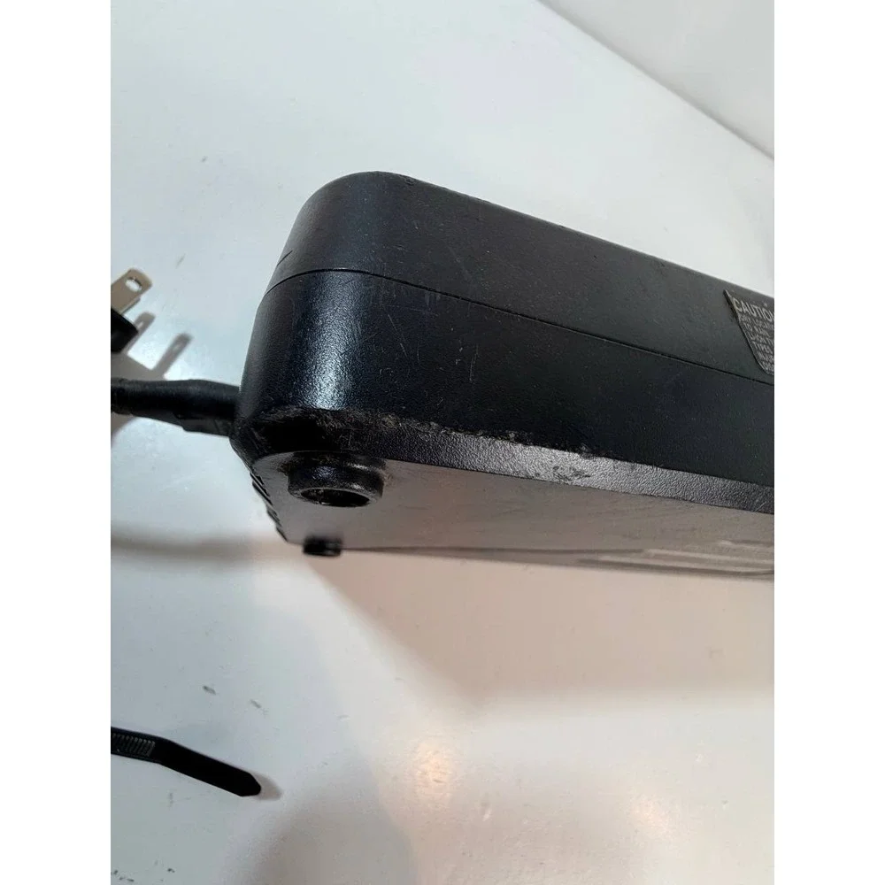 Makita genuine dc4001