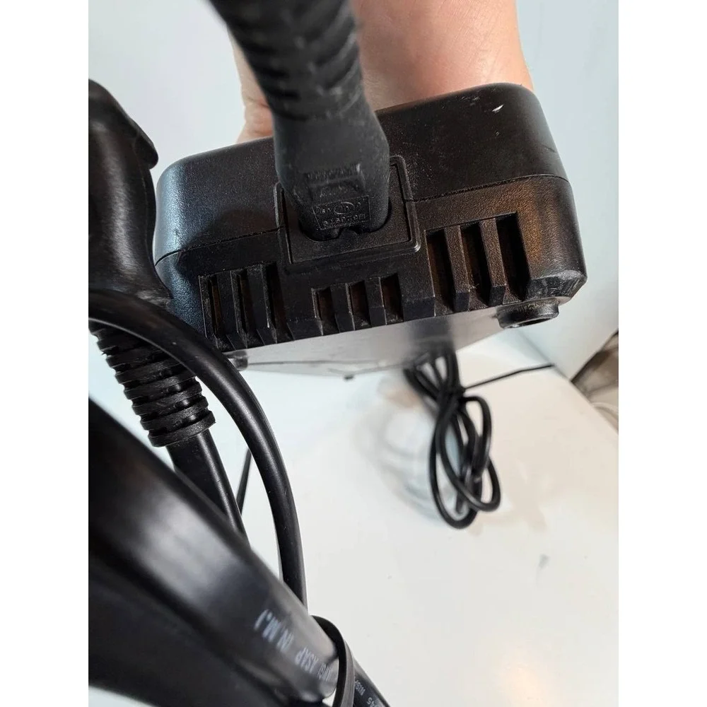 Makita genuine dc4001