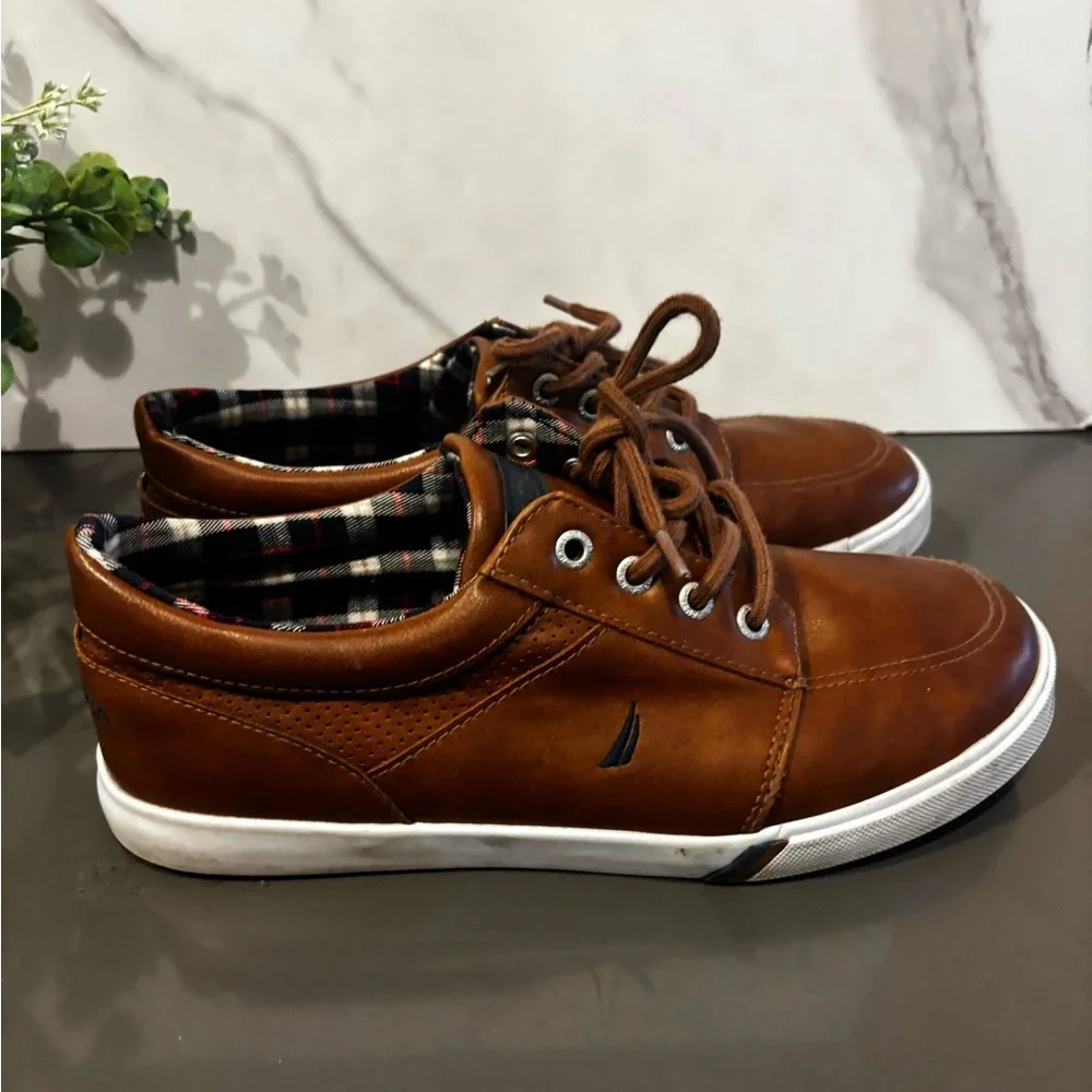 Nautica classic brown