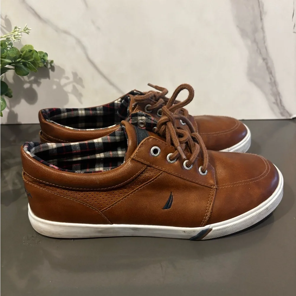 Nautica classic brown