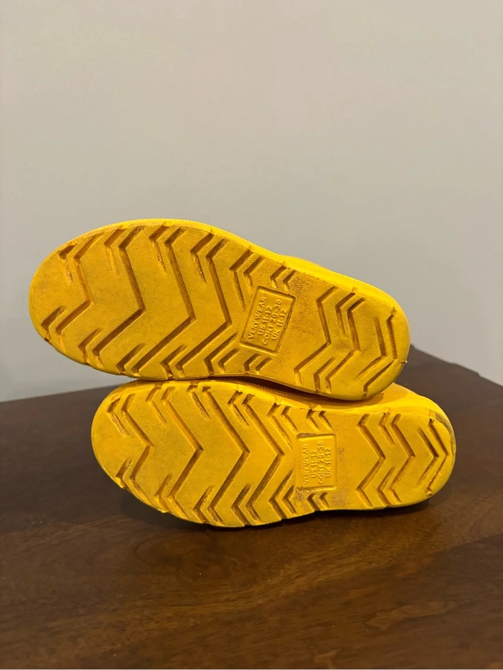 totes bold yellow