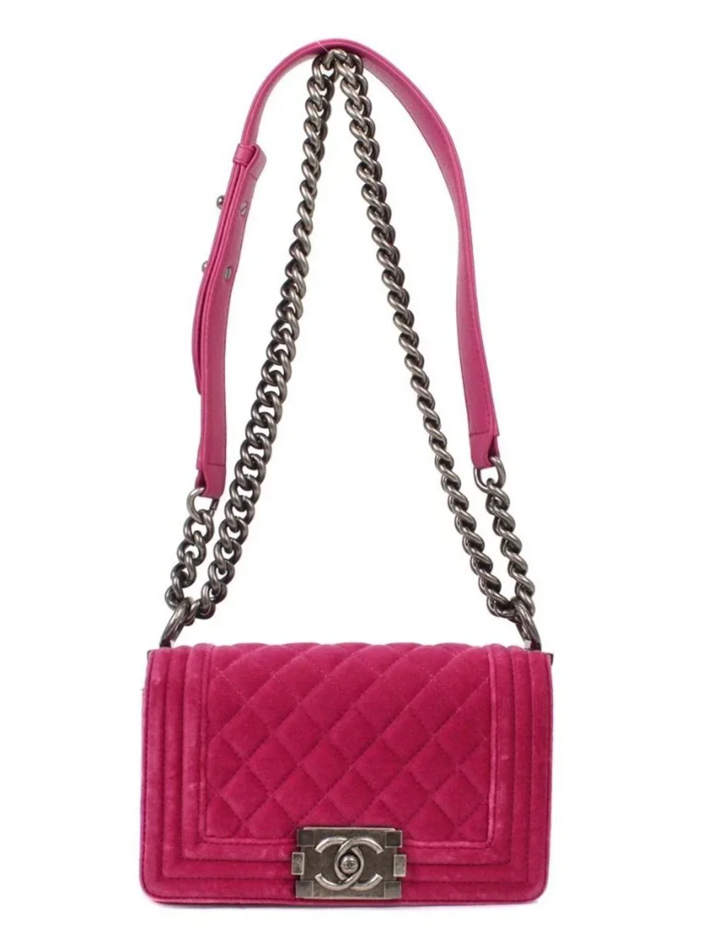 CHANEL outside 	a+