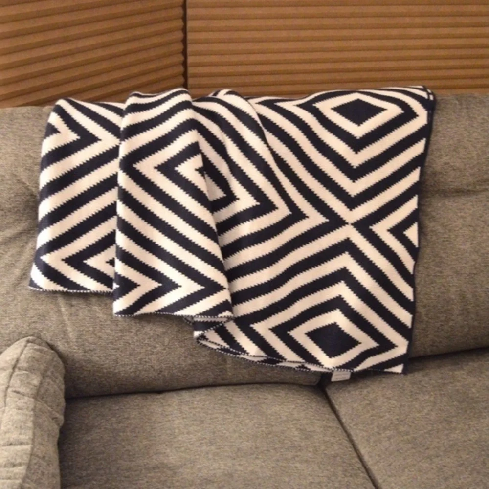 SOFT Sweater Blanket, Diamond Pattern, Blue/White‎