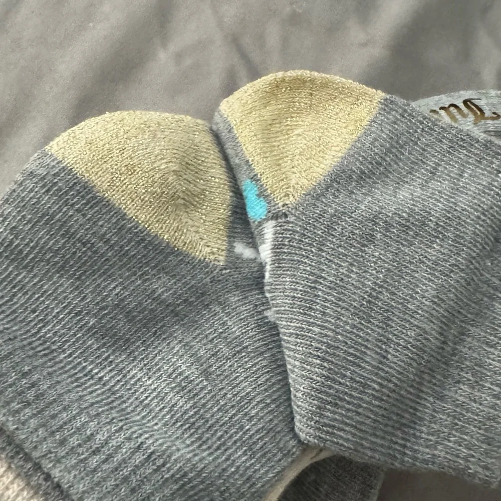 Juicy Couture 5 pair Women's Gray and Cream Ankle Socks