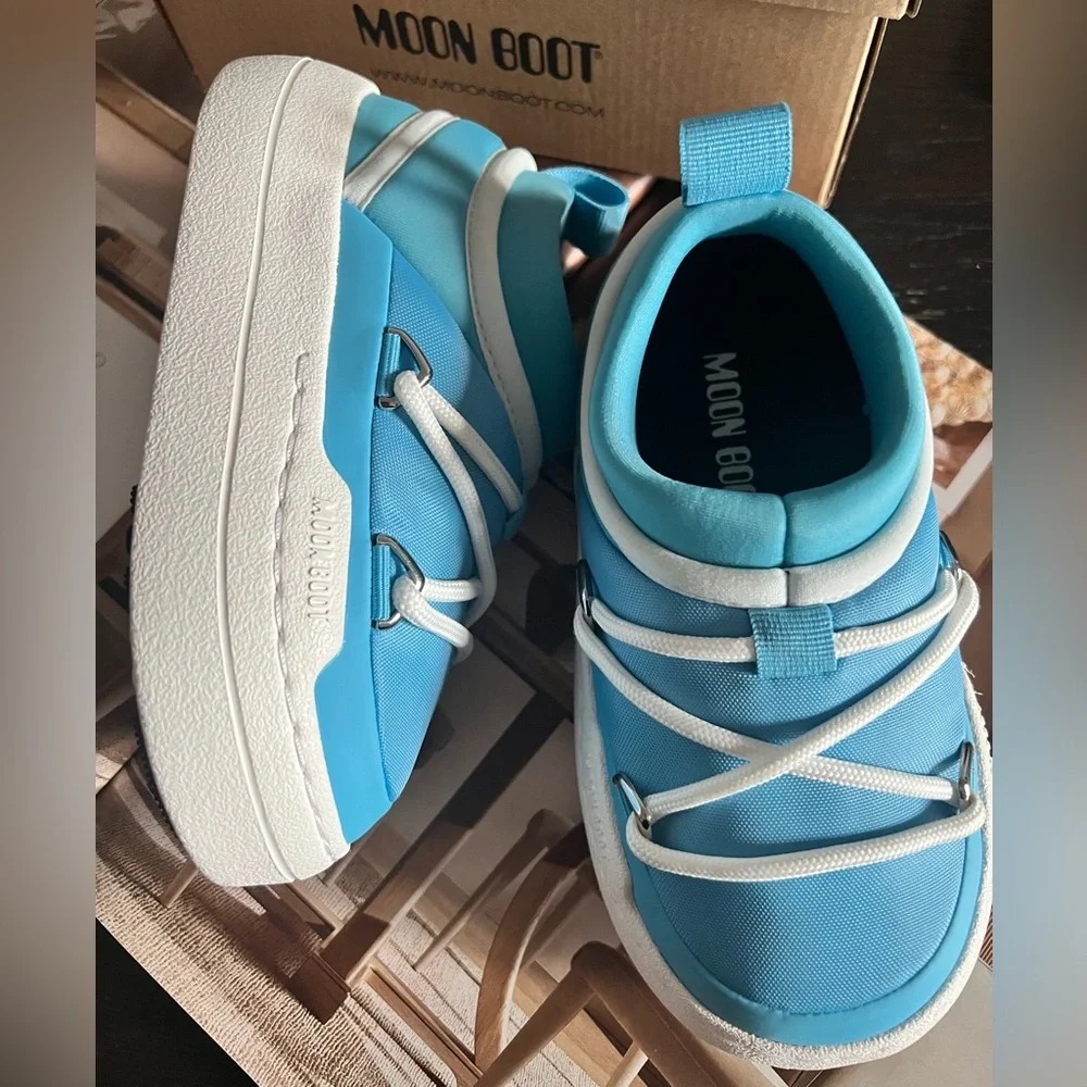Moon Boot boasting slip