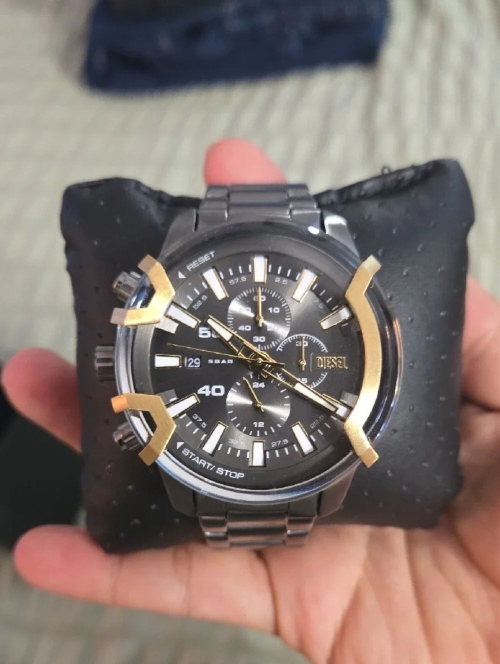 Diesel sleek black