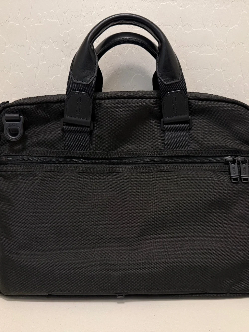 Tumi like new