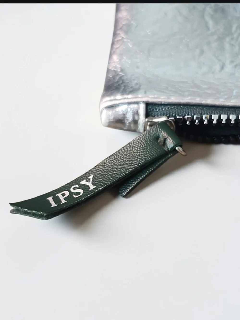 ipsy shiny silver