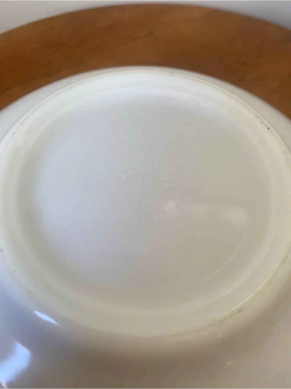 Pyrex vintage sandalwood