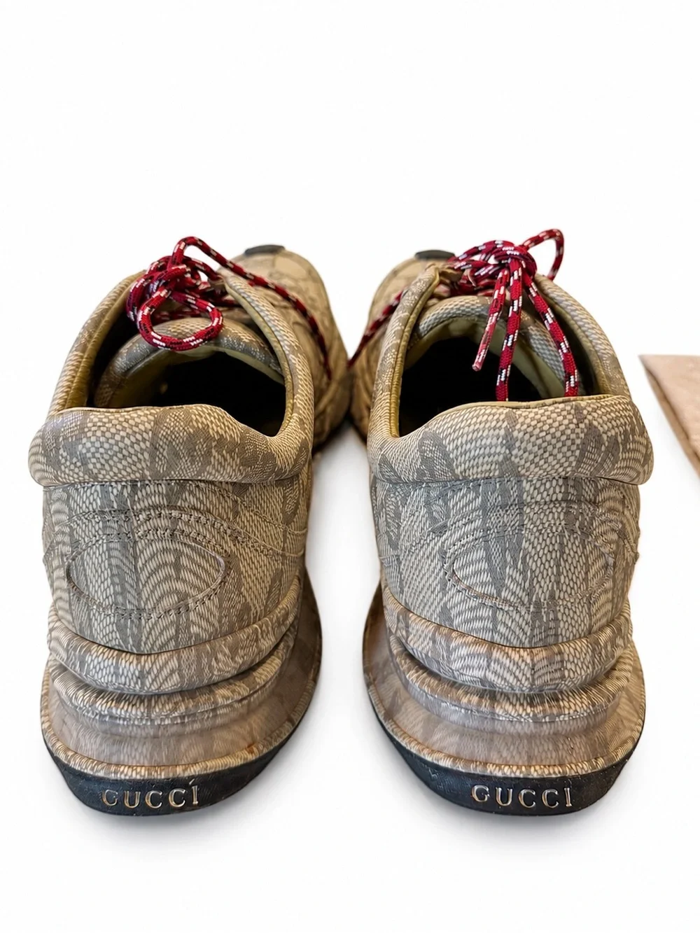 Gucci sneakers signature