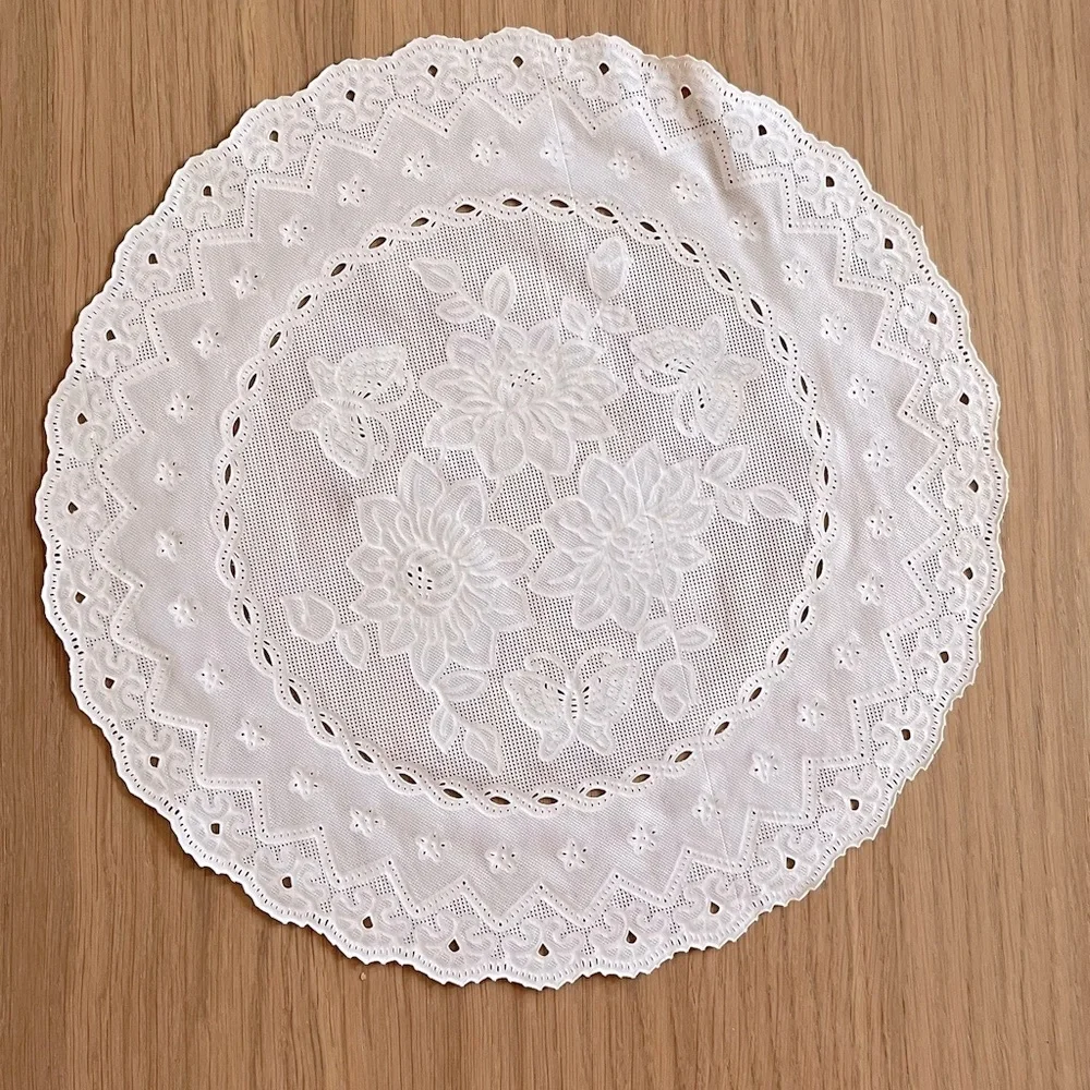 Amazon, Gold floral design round placemat,