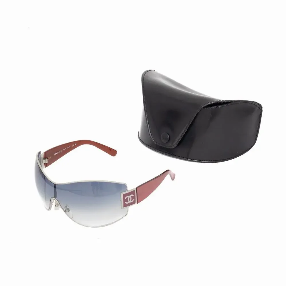 CHANEL oversized red lens