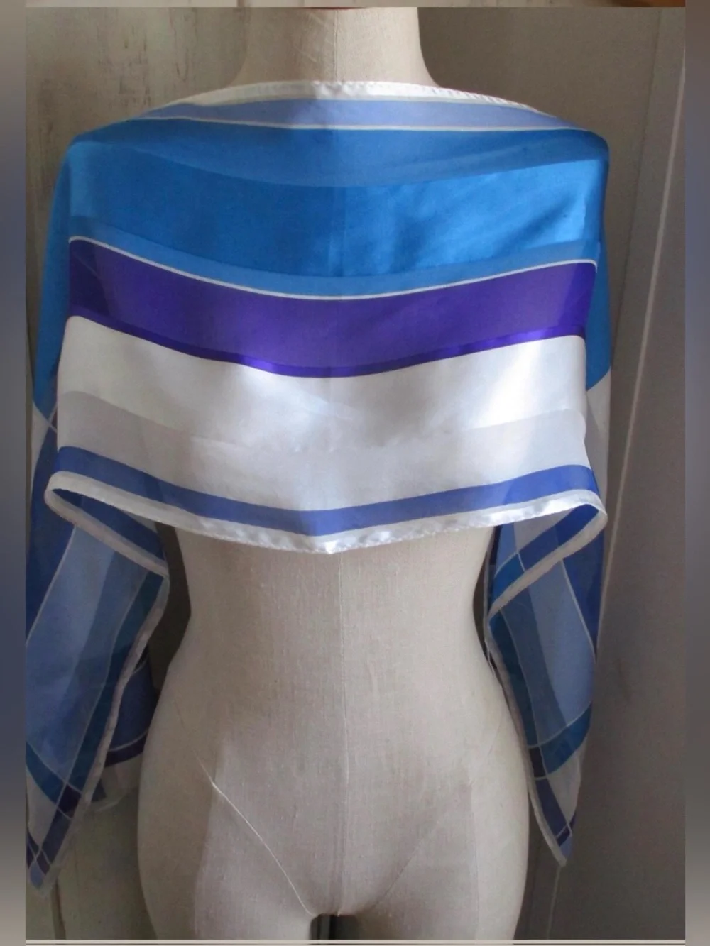 Elaine Gold lightweight silk