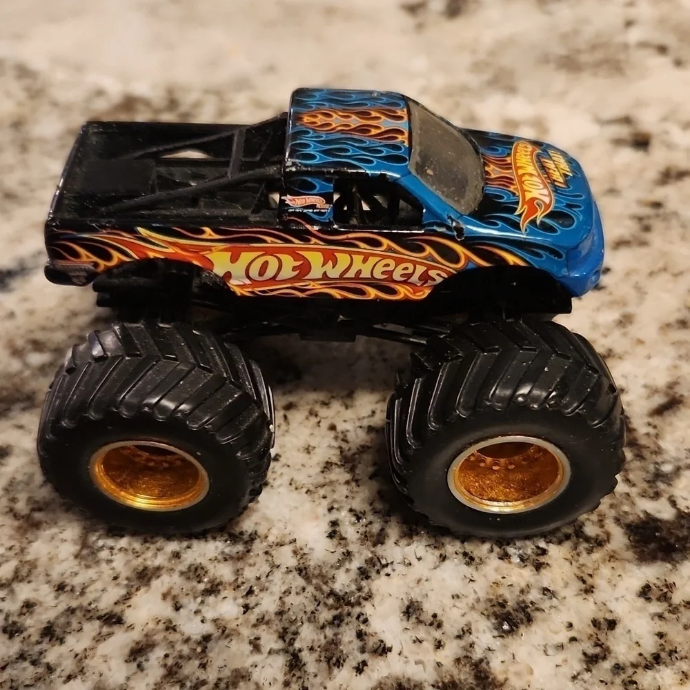 Hotwheels monster truck jmhas bent axel poor condition