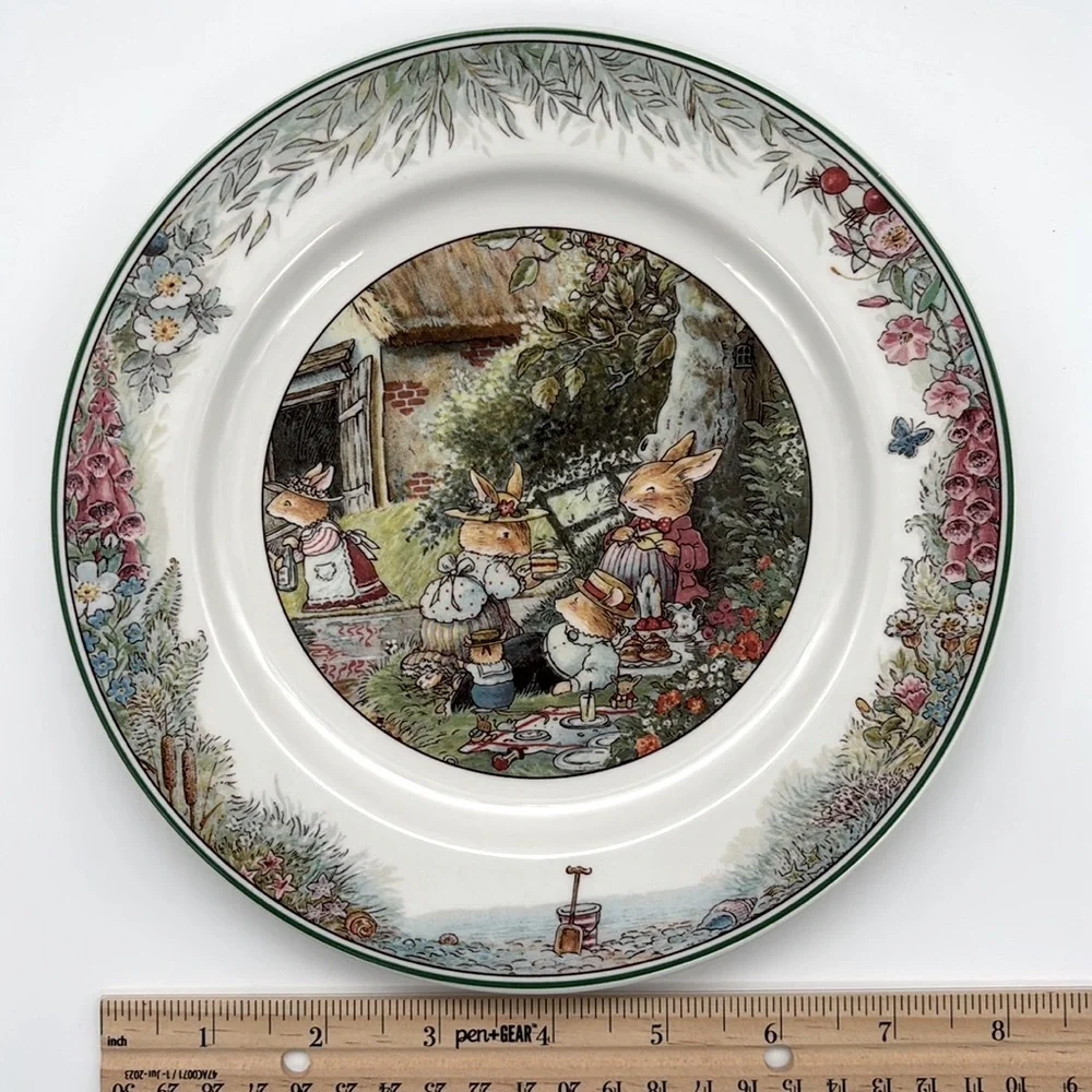 Vintage Villeroy & Boch Foxwood Tales 8” Salad/Dessert Plate “Picnic”